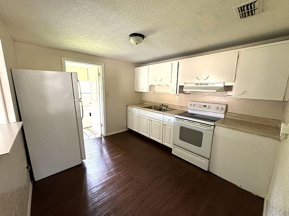 2nd image of 634 W Thomas St