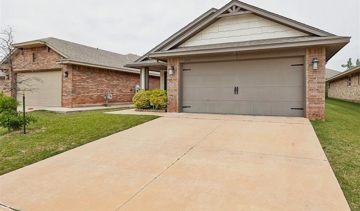 3 bed, 1340 sqft, $1,700 — Photo 2