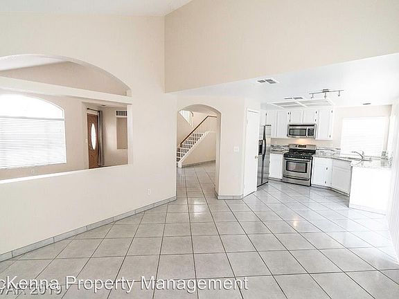 4th image of 611 Sunset Cliff Cir