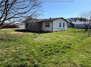 691 2nd St, Mason, WV 25260