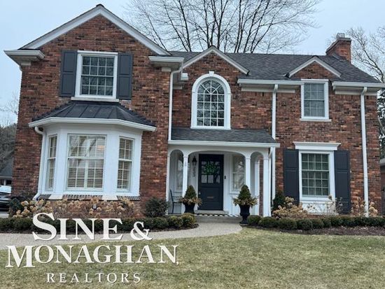 233 Kenwood Ct, Grosse Pointe Farms, MI 48236