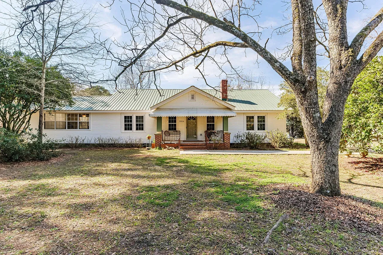 3 bed, 2.5 bath, 2000 sqft, $2,300 — Photo 1