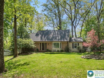 3694 Hawthorne Dr, Center Valley, PA, 18034