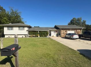 43 Lakeside Dr, Florence, AL 35630