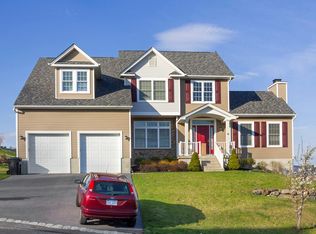 11 S Field Fls, Monroe, NY 10950