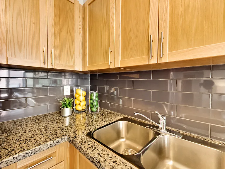 680 Roselawn Ave — Photo 1