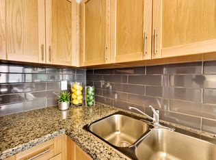 Melba Apartments, Toronto, ON M5N 1L3