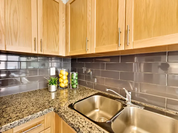 Melba Apartments, 680 Roselawn Ave, Toronto, ON M5N 1L3