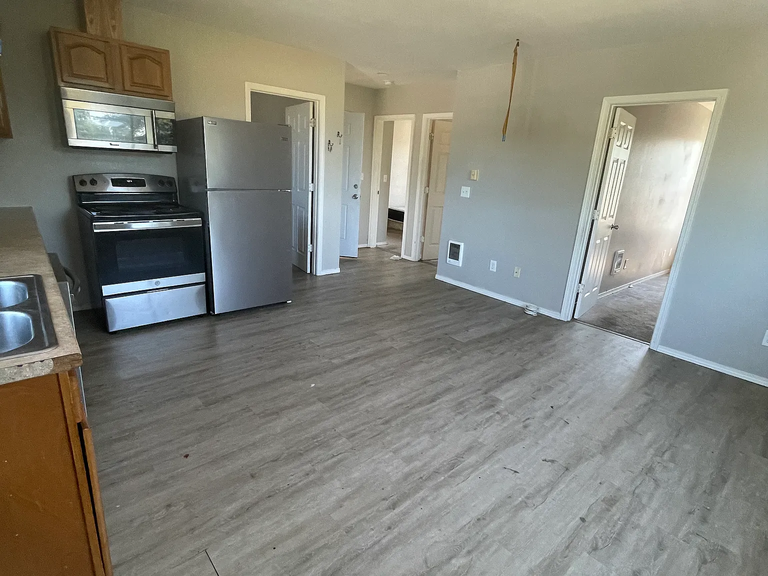 3 bed, 1000 sqft, $1,925 — Photo 2