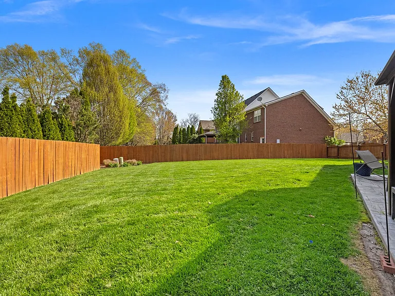 2128 Roswell Dr — Photo 30