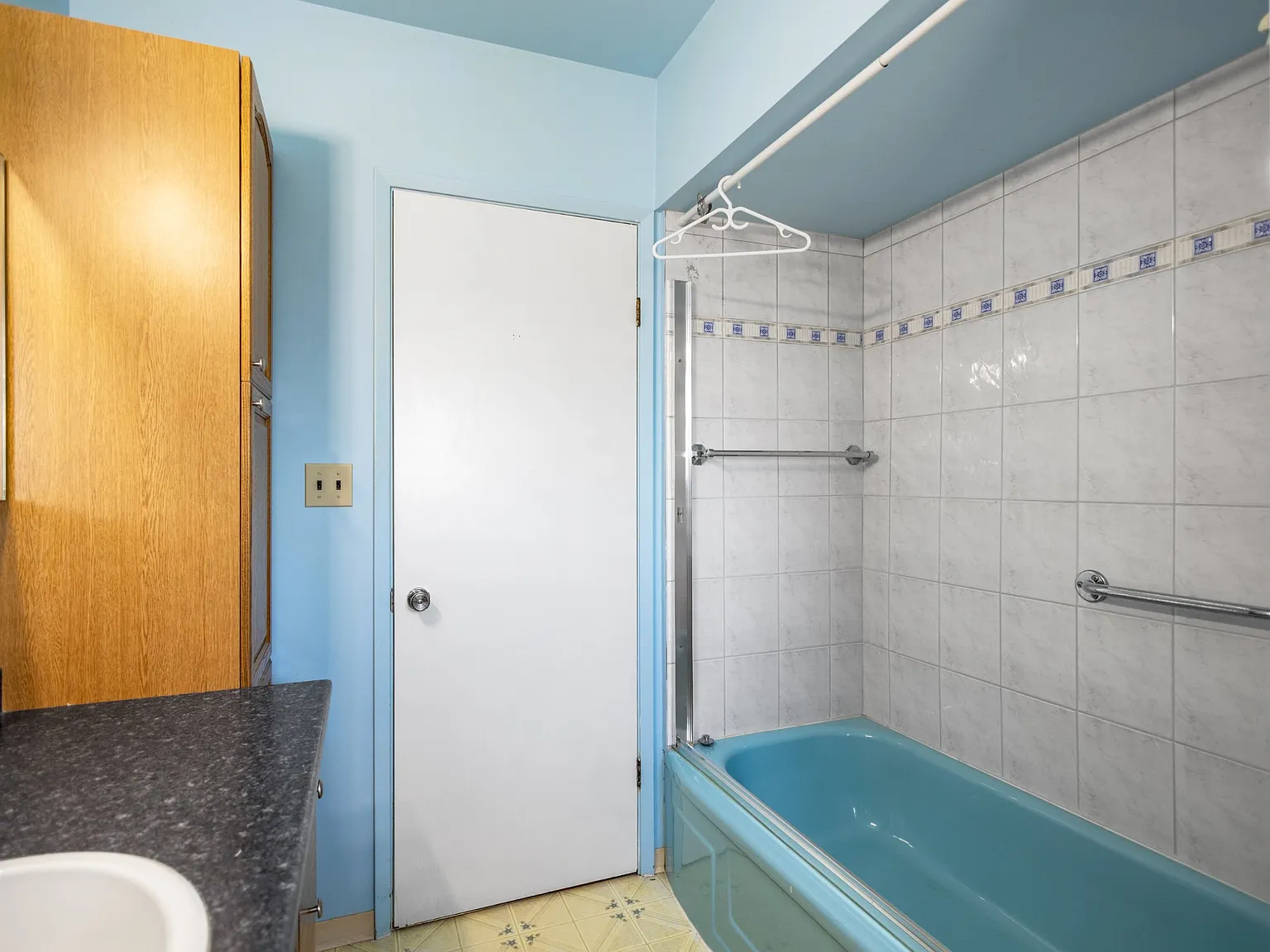 3 bed, 1251 sqft, $3,600 — Photo 2
