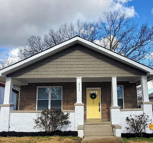 2111 Oak St Photo 1