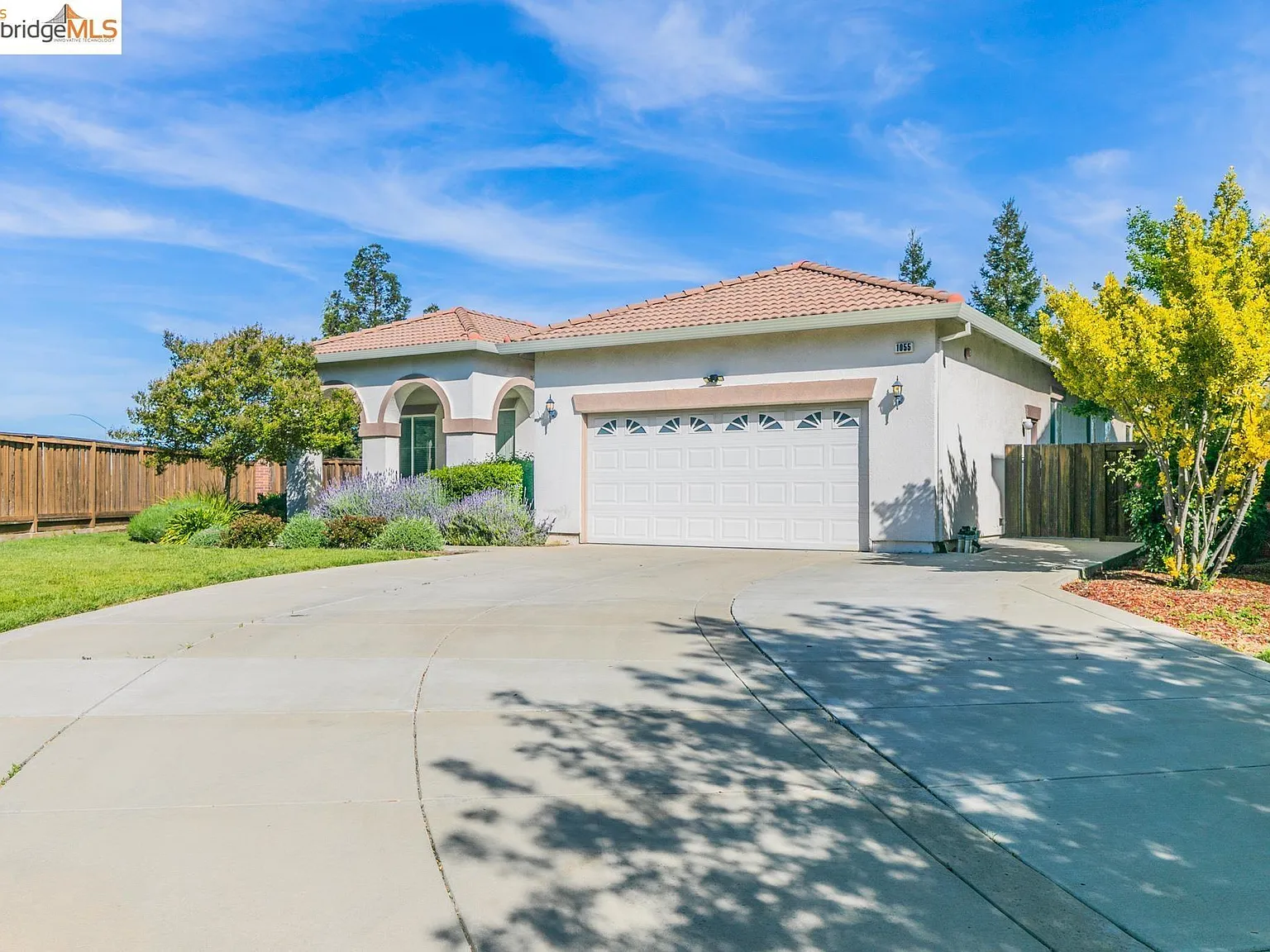 4 bed, 2.0 bath, 2136 sqft, $3,795 — Photo 2