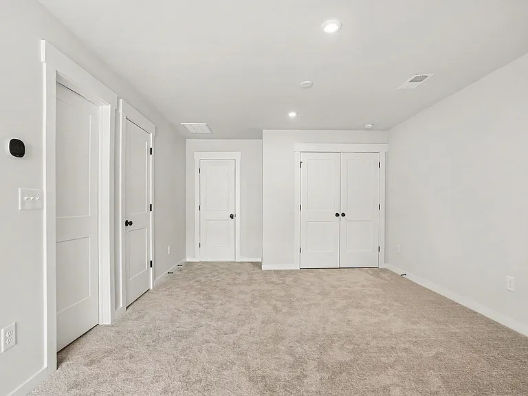 9512 Munsing Dr — Photo 17