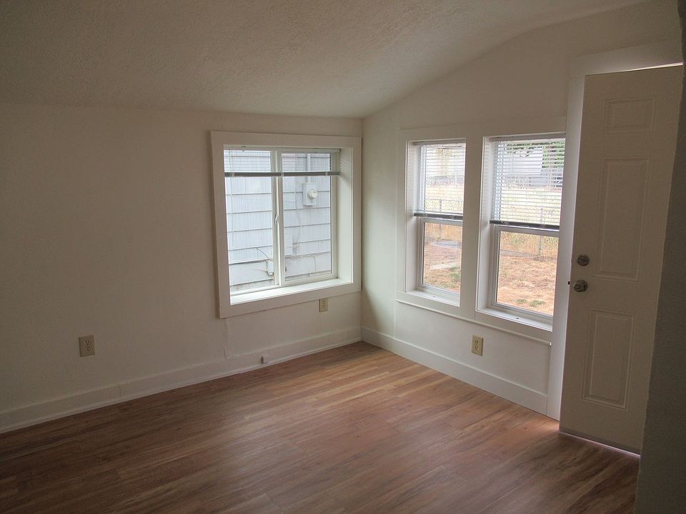 1st image of 1342-1352 Waller St SE #1344