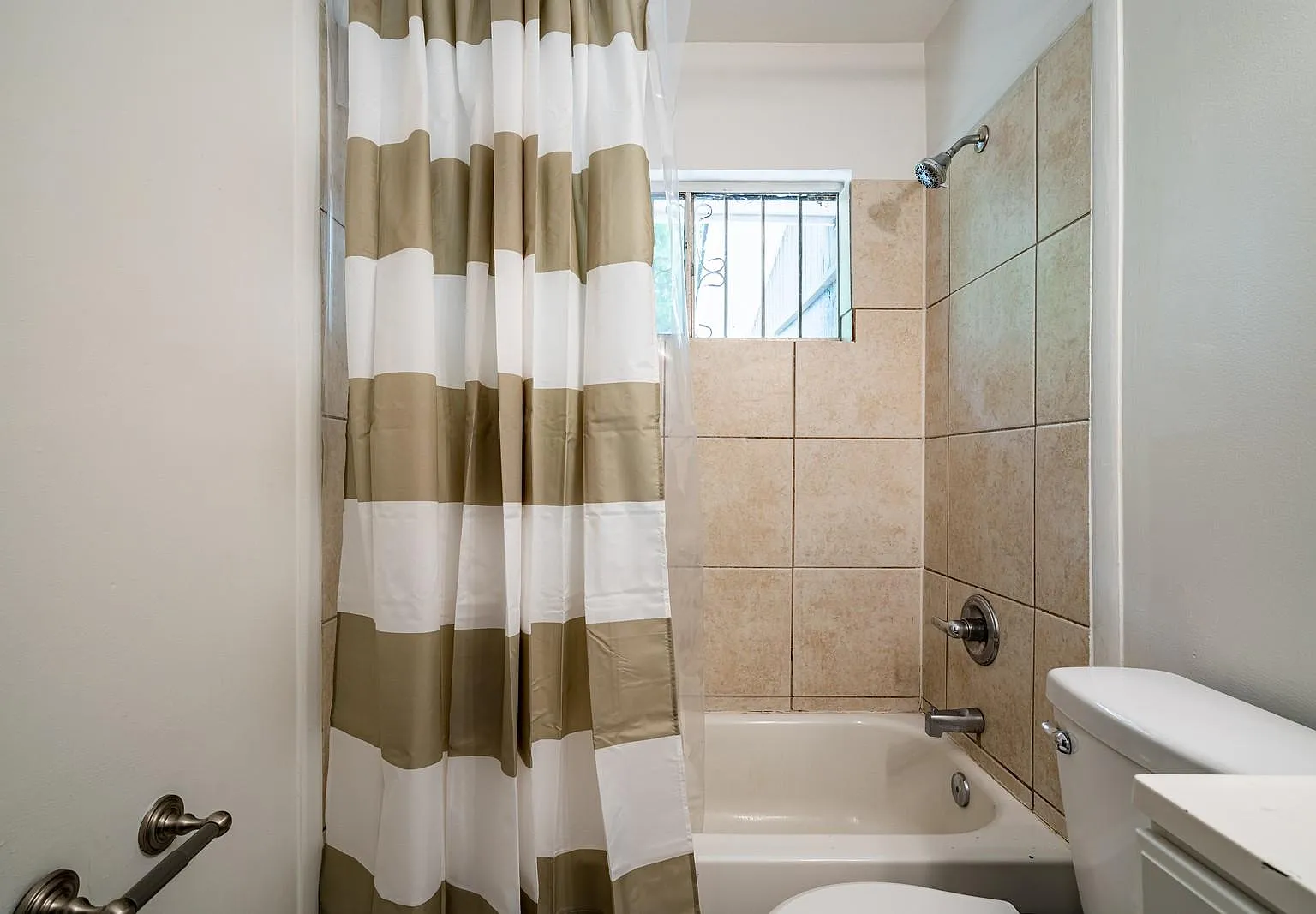 4 bed, 3.0 bath, 1482 sqft, $754 — Photo 3
