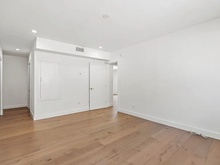 1480 S Canfield Ave — Photo 19