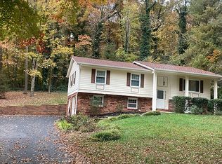 844 Greenwood Dr, Hendersonville, NC 28791