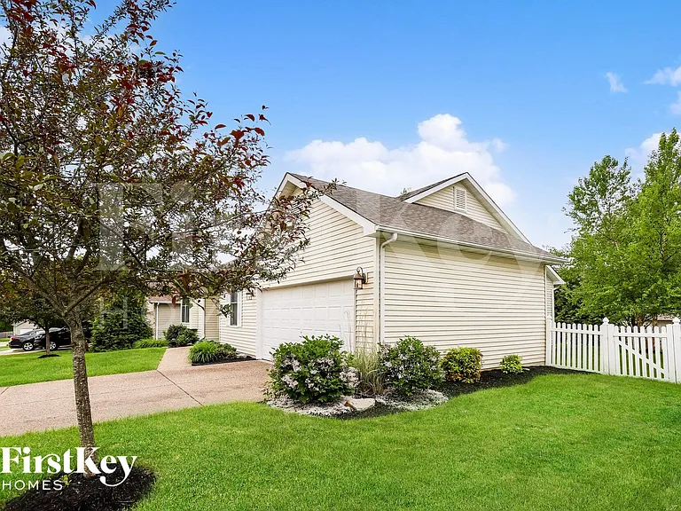 86 Gregory Ct — Photo 2