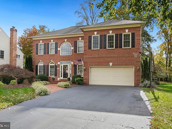 2nd image of 47507 Coldspring Pl