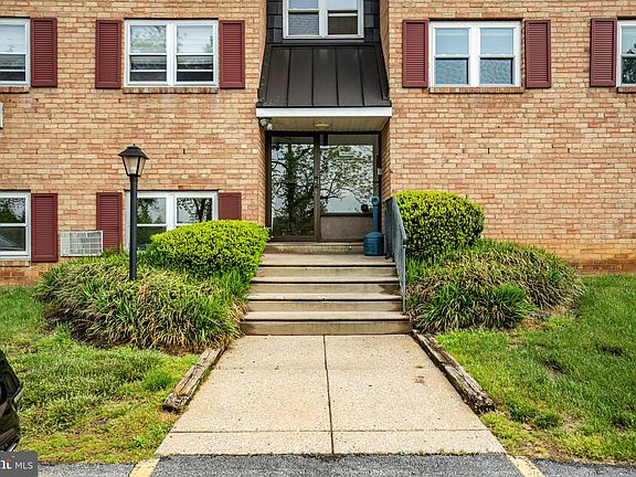 3rd image of 335 E Lancaster Ave Unit F1