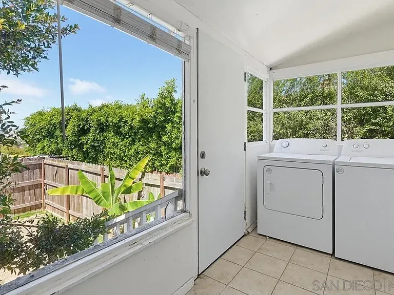 3328 Harbor View Dr — Photo 25