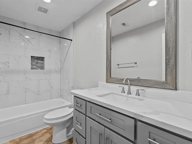 15834 Constitution Ln — Photo 28