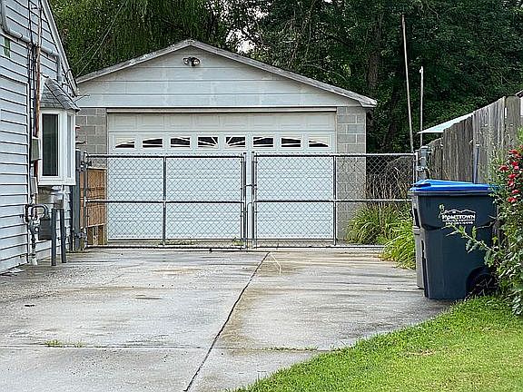 3rd image of 7004 Dunkirk Ln