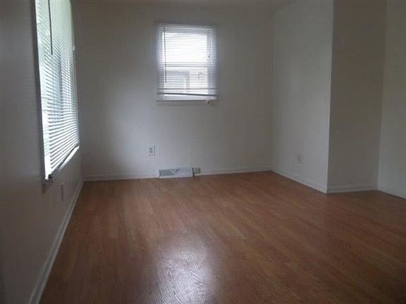 3. 4107 Parkway Dining Room-Living Room