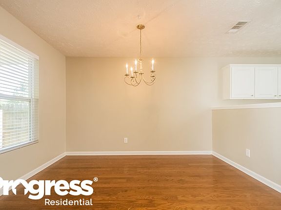 4th image of 703 Creek Oak Dr