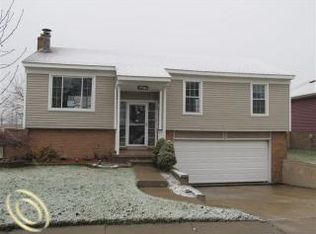 19360 Arlington Ct, Woodhaven, MI 48183