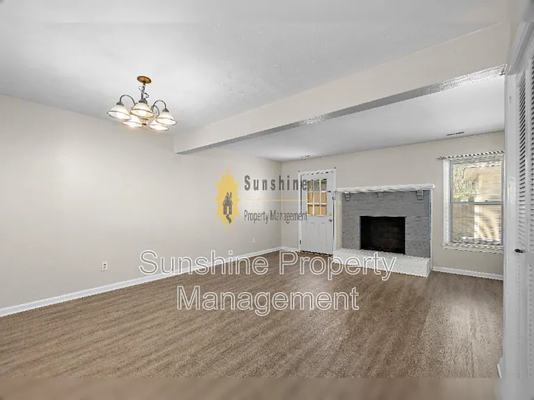 5121 Radcliff Cir — Photo 4
