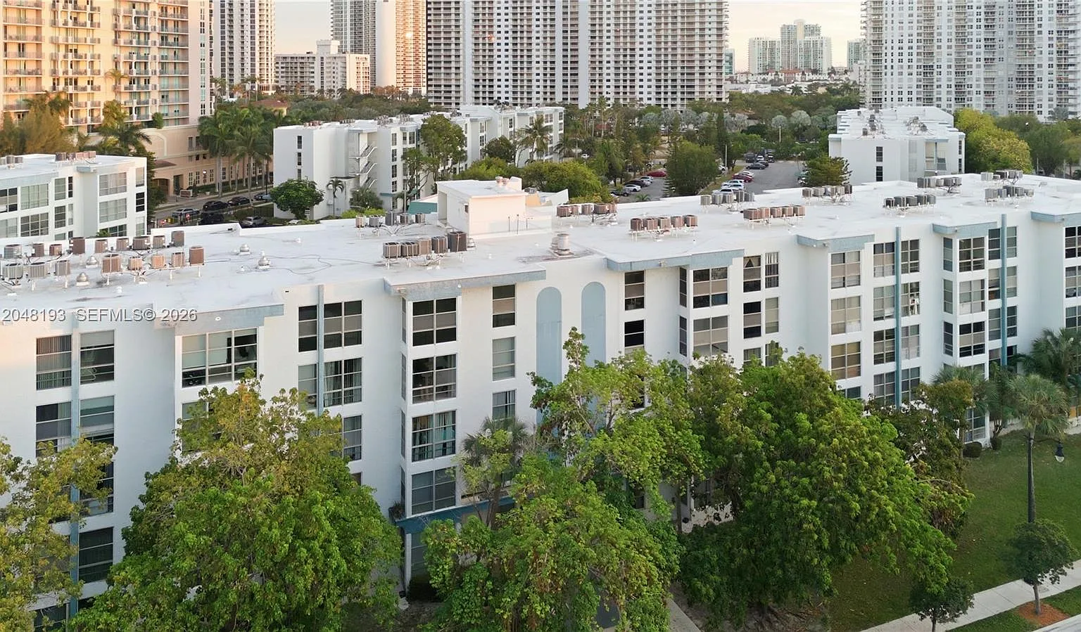 Avila Condo — Photo 2