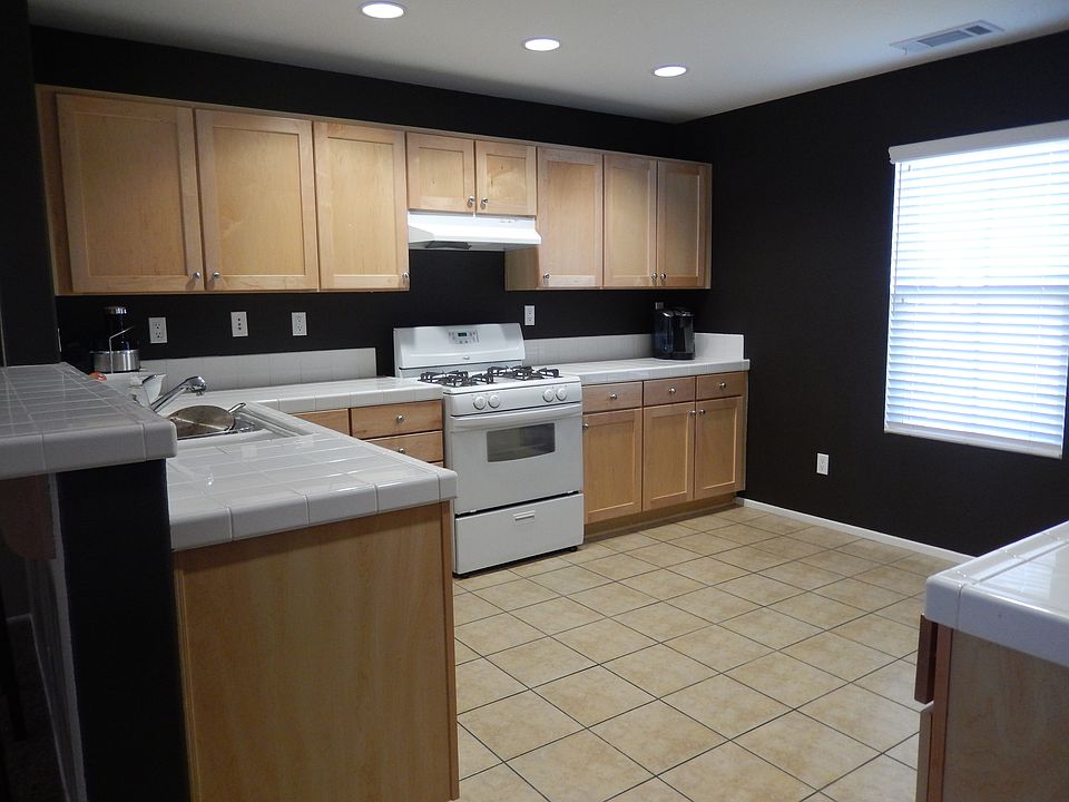 2nd image of 3020 E Newgrove St