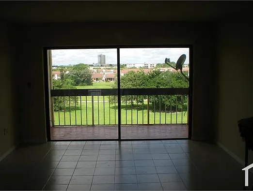 2 bed, 1000 sqft, $2,500 — Photo 2