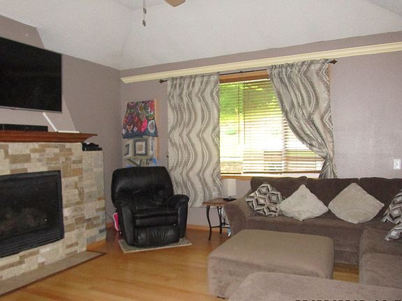 4th image of 1005 Mosher Ave