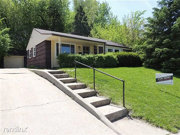 1008 Amhurst Ave photo 1