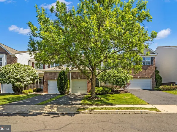 73 Dispatch Dr, Washington Crossing, PA 18977