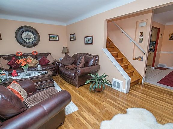 4th image of 1638 Hawthorne Dr