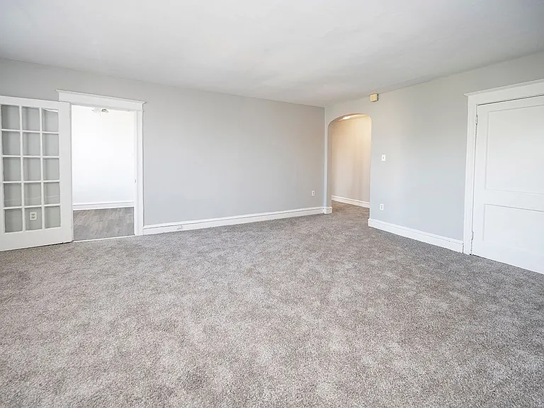 Upsal Gardens Apartments- Beautiful historical building with breathtaking charm! — Photo 38
