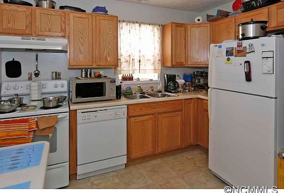 4th image of 239 Camelot Dr APT D