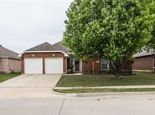 4001 Azalea Dr, Haltom City, TX 76137