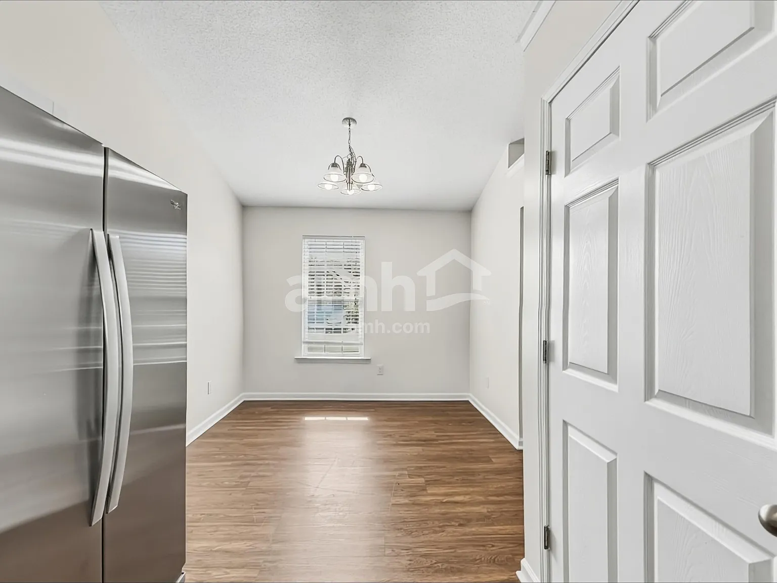 3 bed, 2.0 bath, 1892 sqft, $2,055 — Photo 3