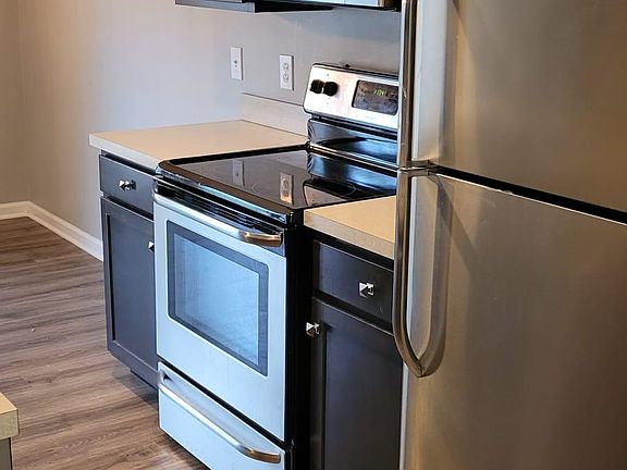 4th image of 333 E 4th St