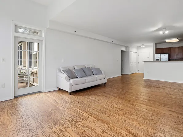 30 Freedom Way image 7 of 38