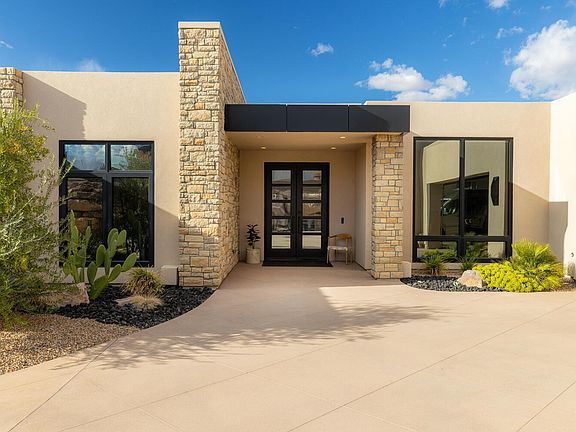 2nd image of 2015 S Pinnacle Cir