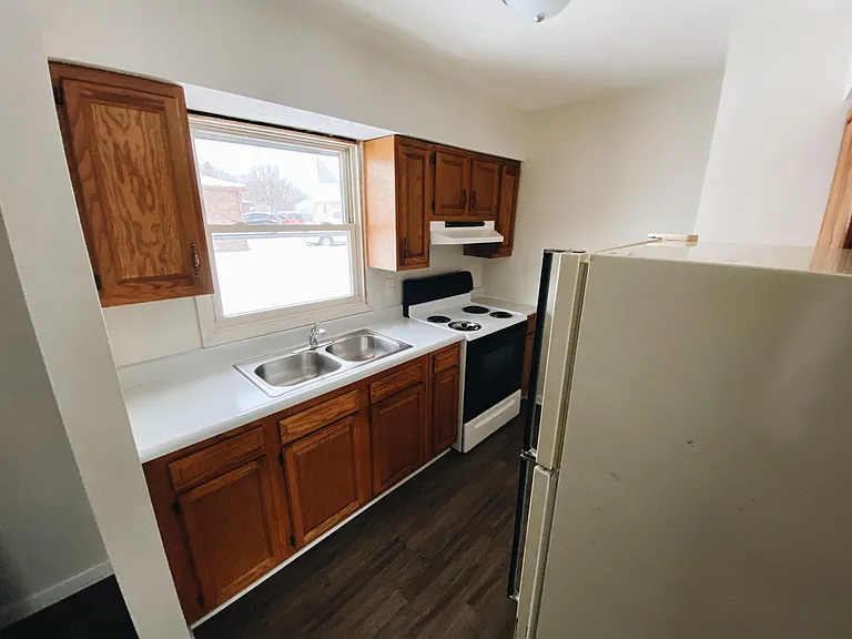 1019 S Western Ave — Photo 4