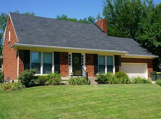 10700 Sunderland Rd, Douglass Hills, KY 40243