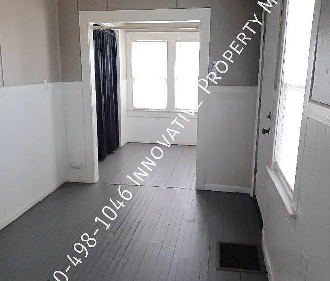 1115 Knapp Ave #2 — Photo 5