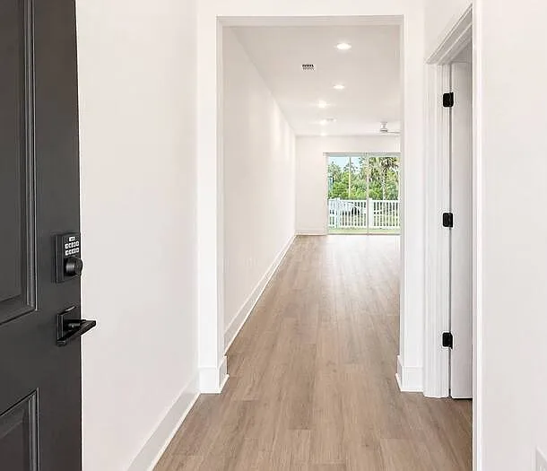 3 bed, 2.5 bath, 1579 sqft, $2,360 — Photo 2